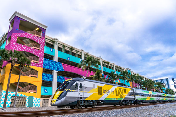 Brightline train at West Palm Beach2